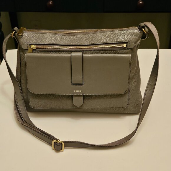 Fossil Gray Pebbled Kinley Crossbody Bag. New - Picture 1 of 6